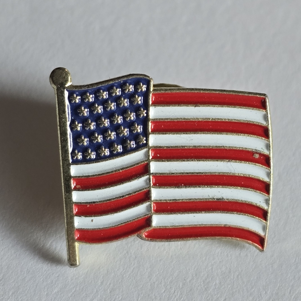 USA Flag pin patriotic brooch lapel enamel political stars and stripes